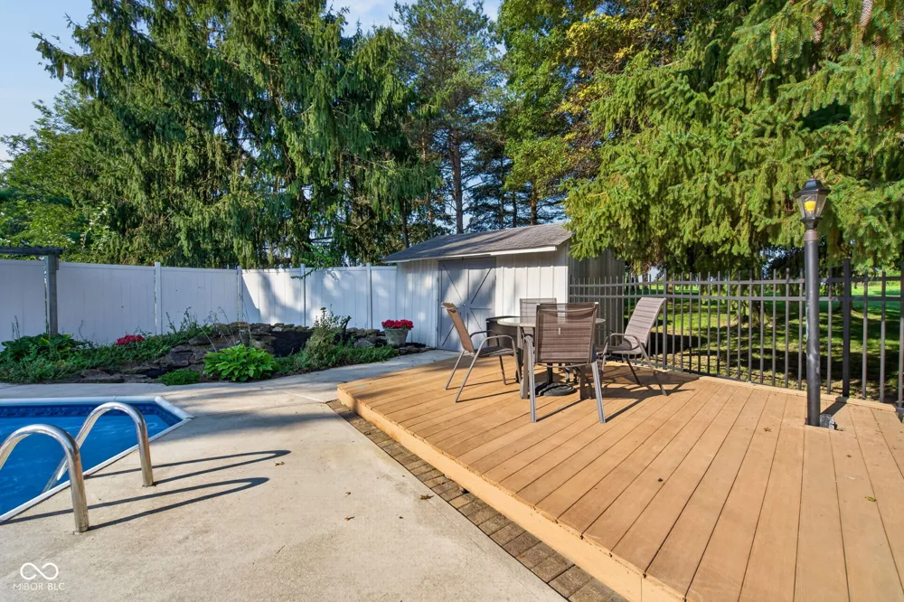 8239 25 W Fountaintown, IN 46130