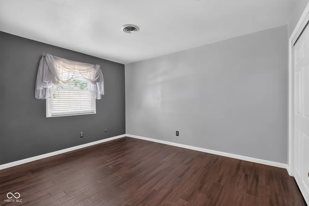 8239 25 W Fountaintown, IN 46130