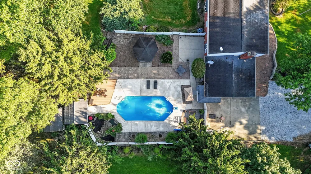 8239 25 W Fountaintown, IN 46130