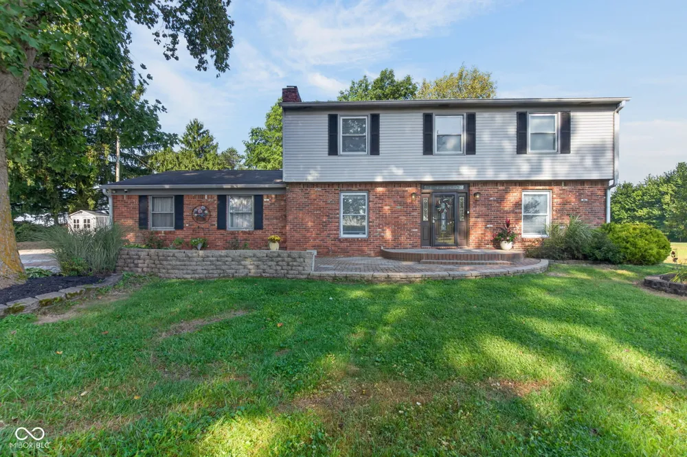 8239 25 W Fountaintown, IN 46130