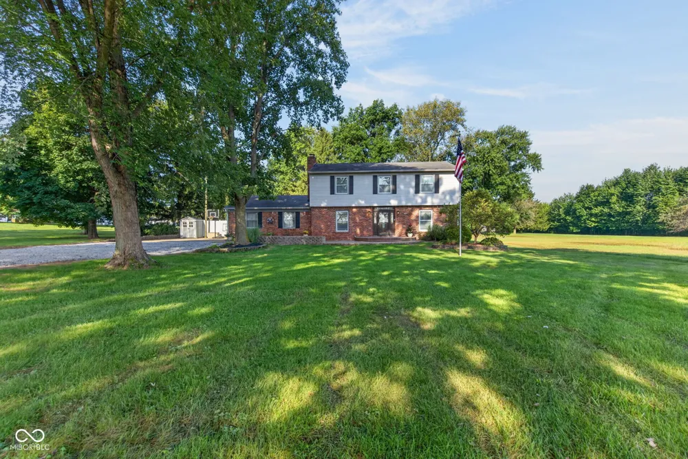 8239 25 W Fountaintown, IN 46130