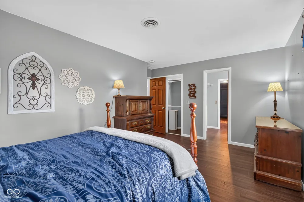 8239 25 W Fountaintown, IN 46130