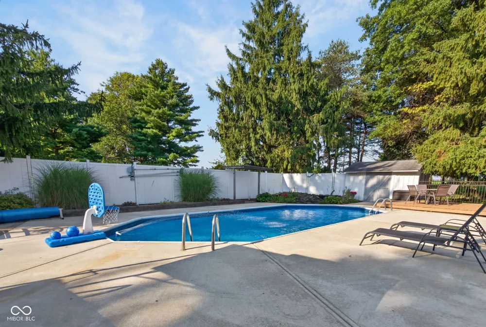 8239 25 W Fountaintown, IN 46130