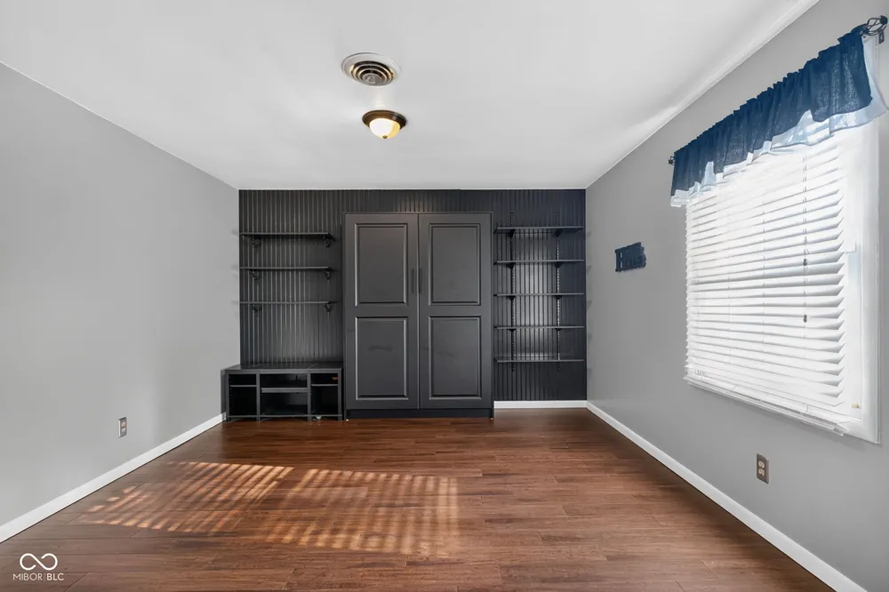 8239 25 W Fountaintown, IN 46130