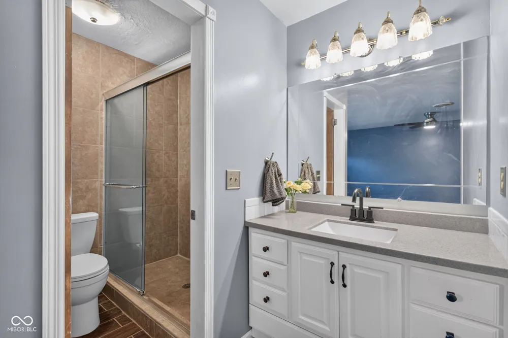 8239 25 W Fountaintown, IN 46130