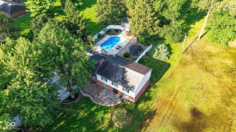 8239 25 W Fountaintown, IN 46130
