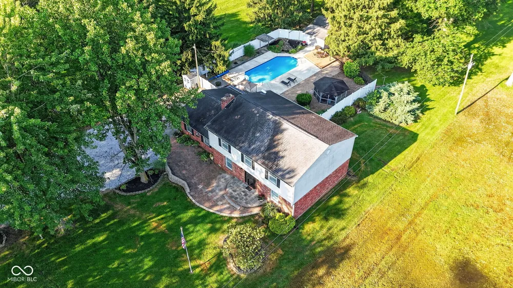 8239 25 W Fountaintown, IN 46130