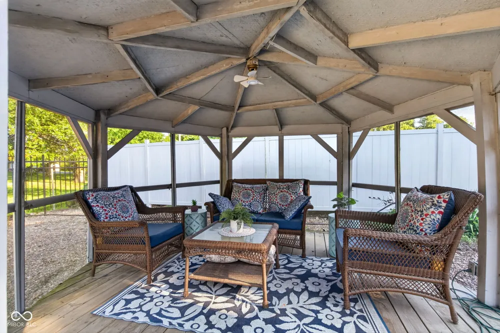 8239 25 W Fountaintown, IN 46130