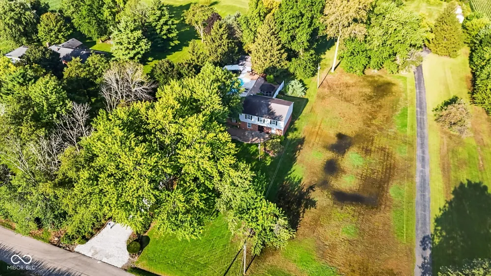 8239 25 W Fountaintown, IN 46130