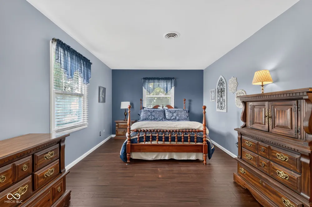 8239 25 W Fountaintown, IN 46130