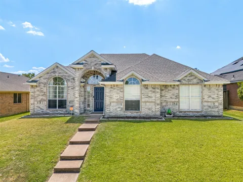 1938 Woodglen Drive