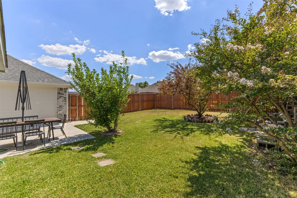 1938 Woodglen Drive Mesquite, TX 75149