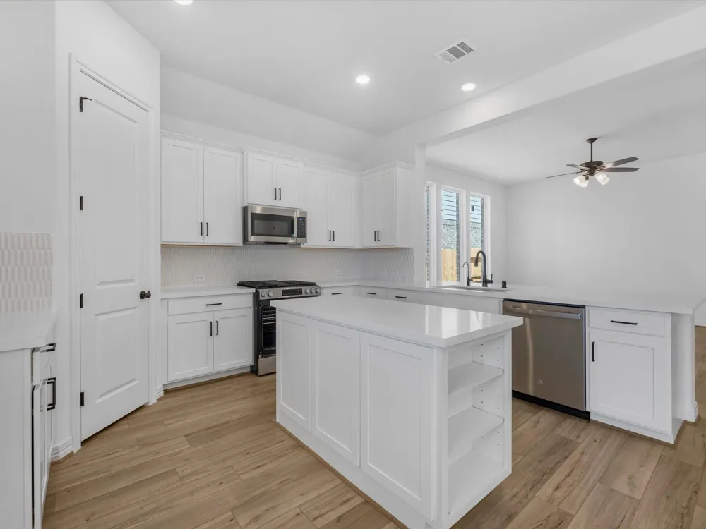 7803 Topaz Ridge Drive Angleton, TX 77515