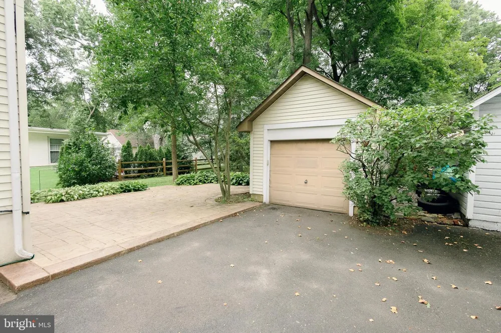 407 S WASHINGTON AVENUE Moorestown, NJ 08057