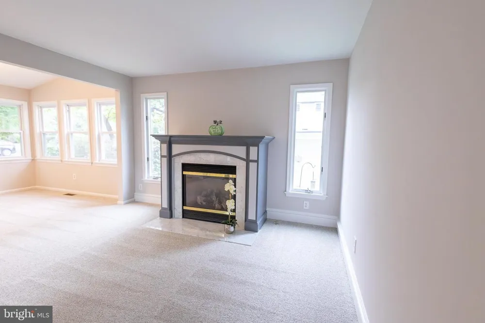 407 S WASHINGTON AVENUE Moorestown, NJ 08057