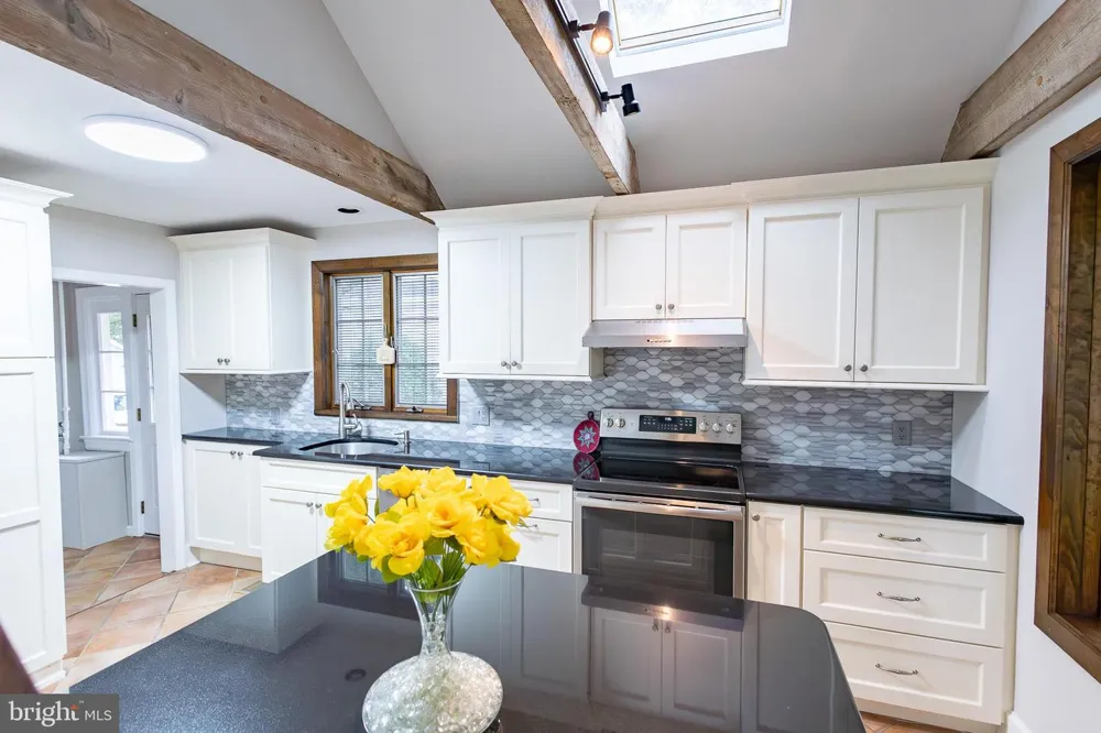 407 S WASHINGTON AVENUE Moorestown, NJ 08057