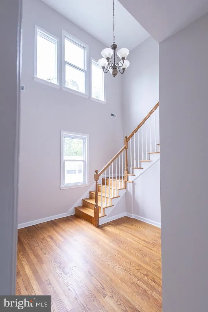 407 S WASHINGTON AVENUE Moorestown, NJ 08057