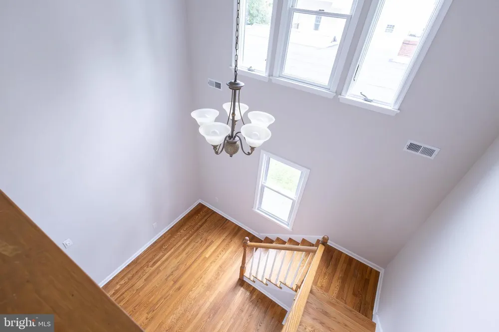 407 S WASHINGTON AVENUE Moorestown, NJ 08057