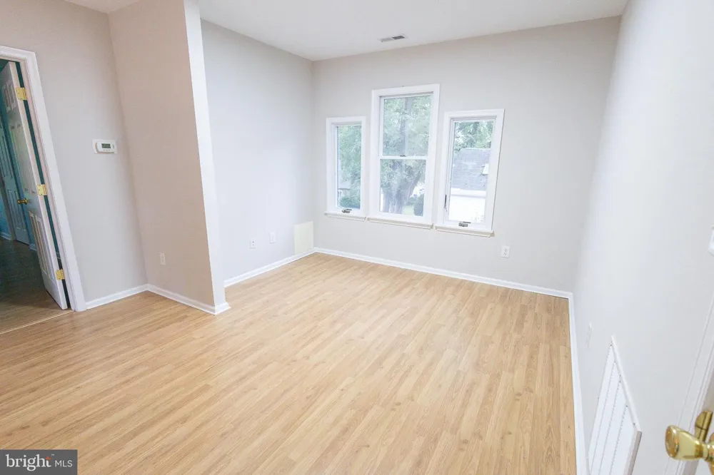 407 S WASHINGTON AVENUE Moorestown, NJ 08057