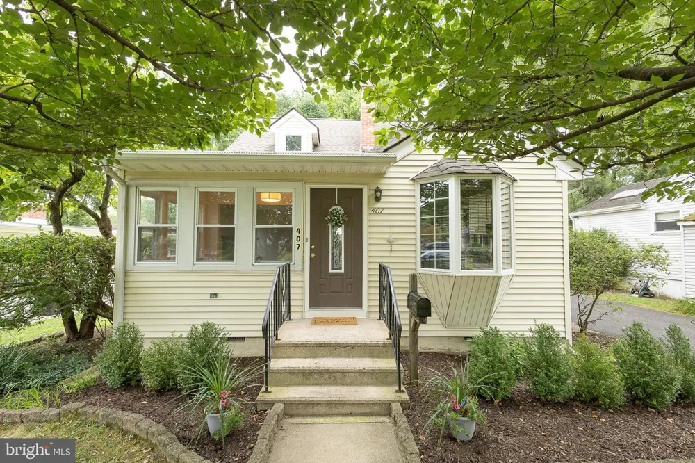 407 S WASHINGTON AVENUE Moorestown, NJ 08057