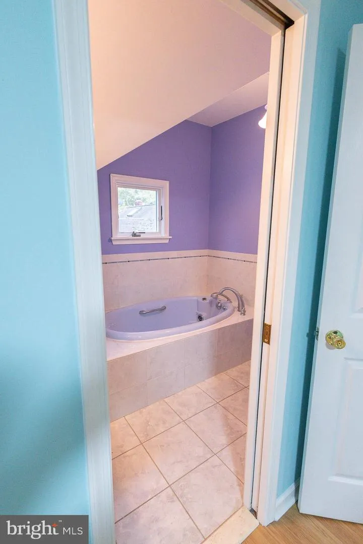 407 S WASHINGTON AVENUE Moorestown, NJ 08057