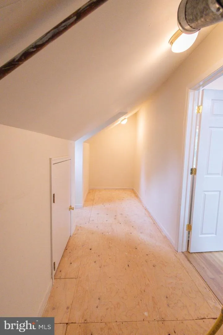 407 S WASHINGTON AVENUE Moorestown, NJ 08057