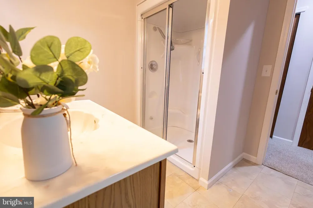 407 S WASHINGTON AVENUE Moorestown, NJ 08057