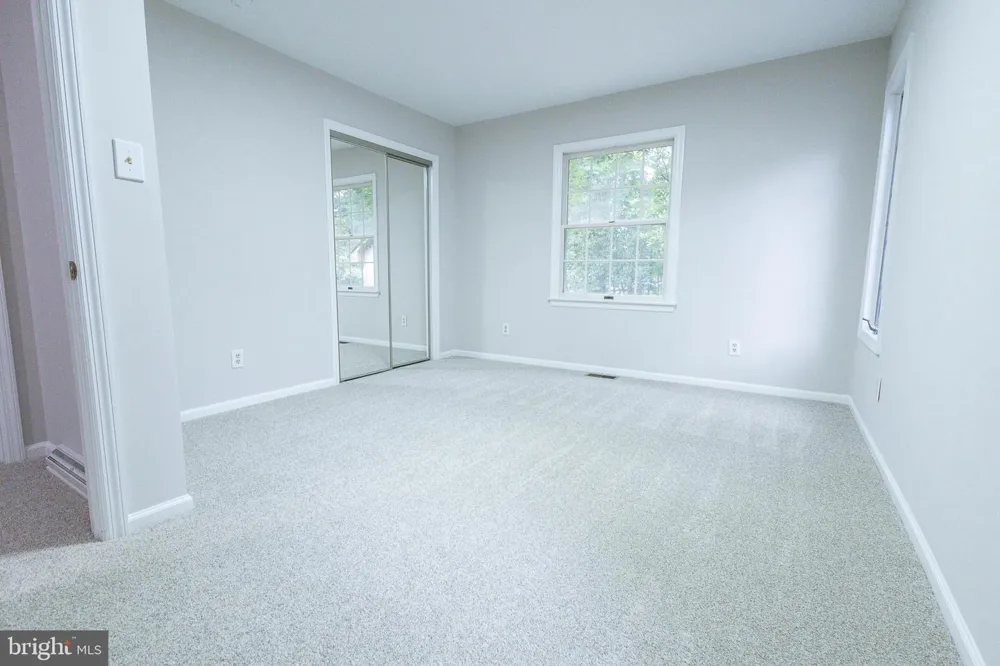 407 S WASHINGTON AVENUE Moorestown, NJ 08057