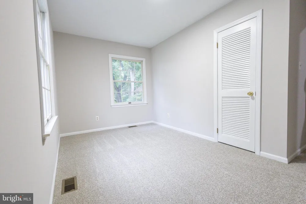 407 S WASHINGTON AVENUE Moorestown, NJ 08057