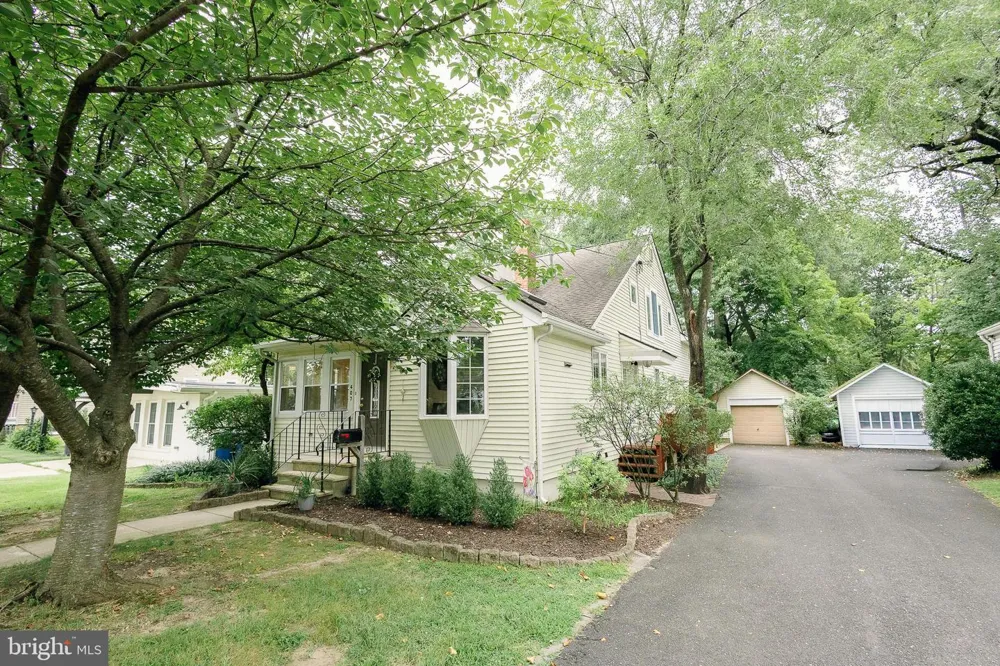 407 S WASHINGTON AVENUE Moorestown, NJ 08057