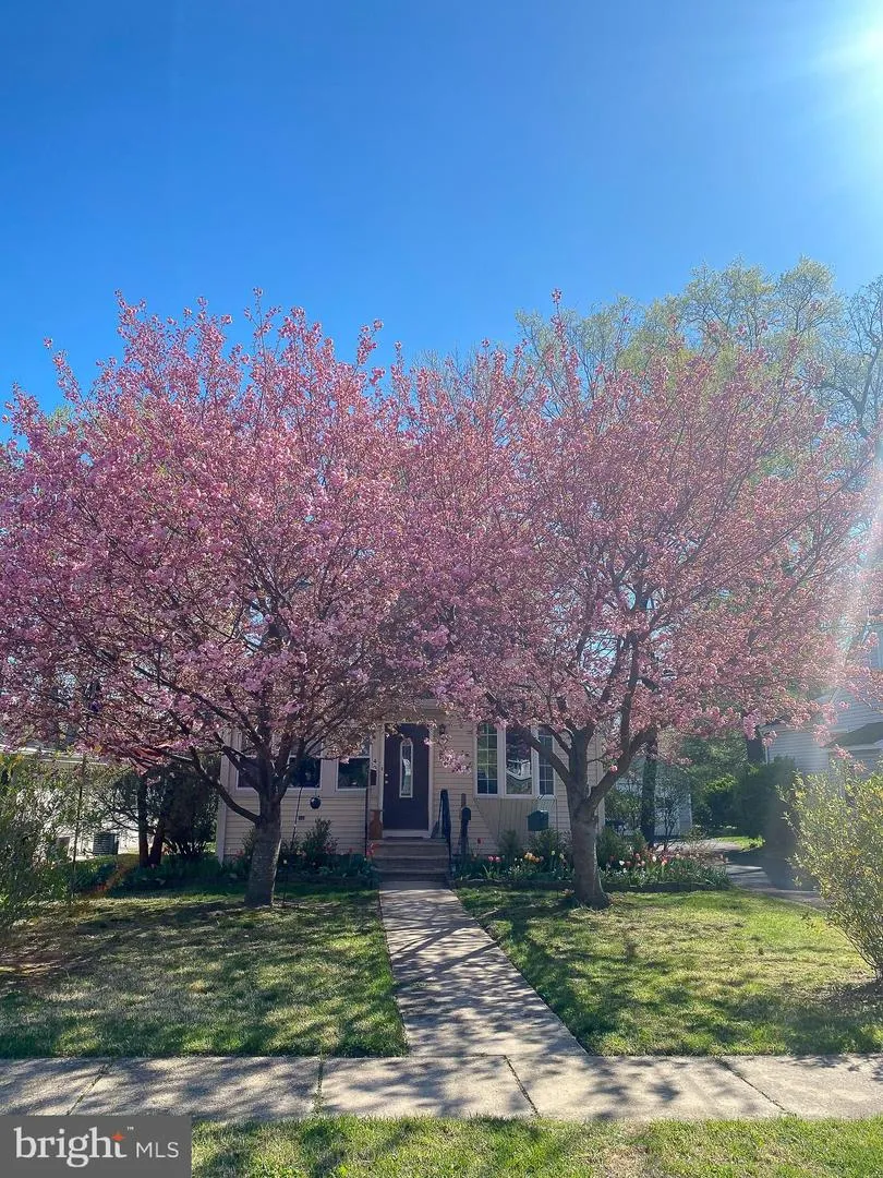 407 S WASHINGTON AVENUE Moorestown, NJ 08057