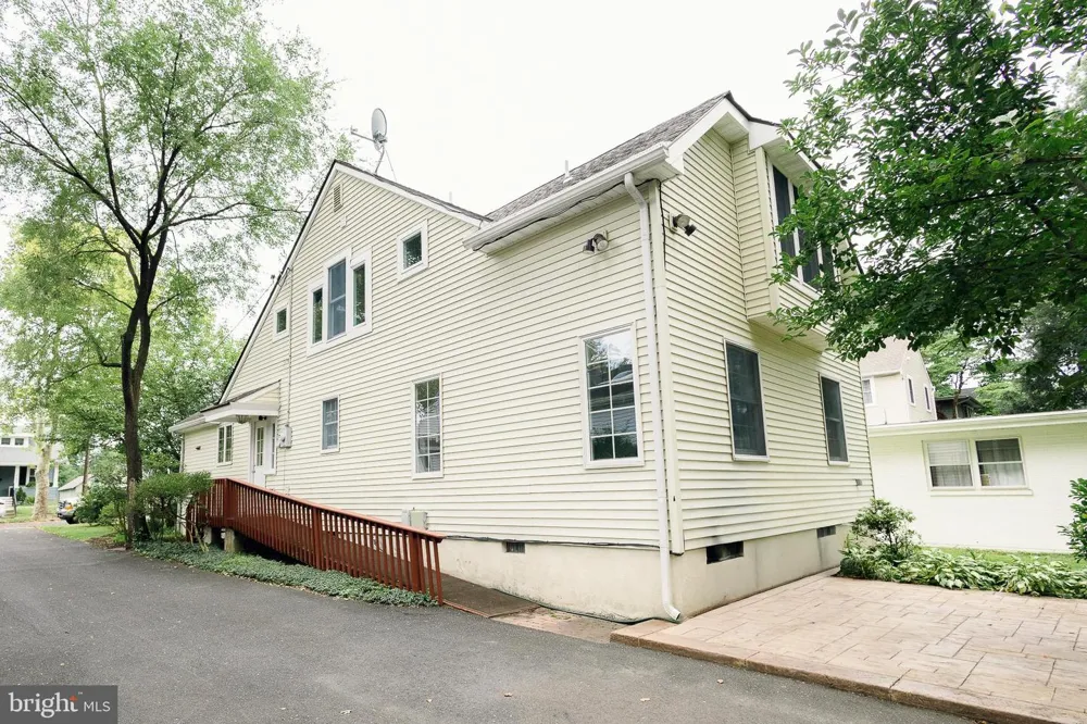 407 S WASHINGTON AVENUE Moorestown, NJ 08057