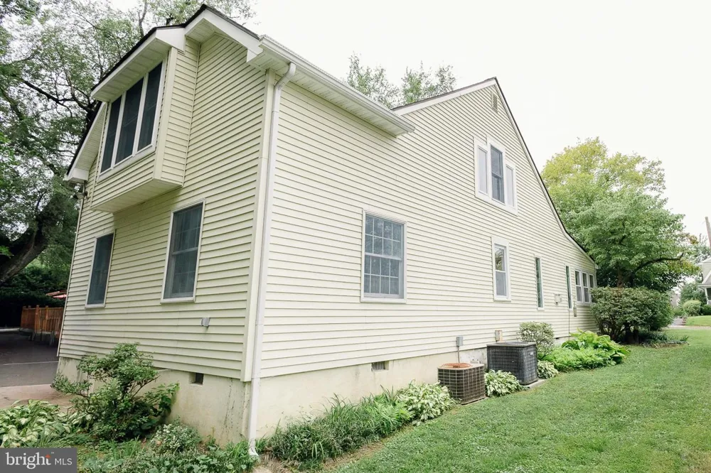 407 S WASHINGTON AVENUE Moorestown, NJ 08057