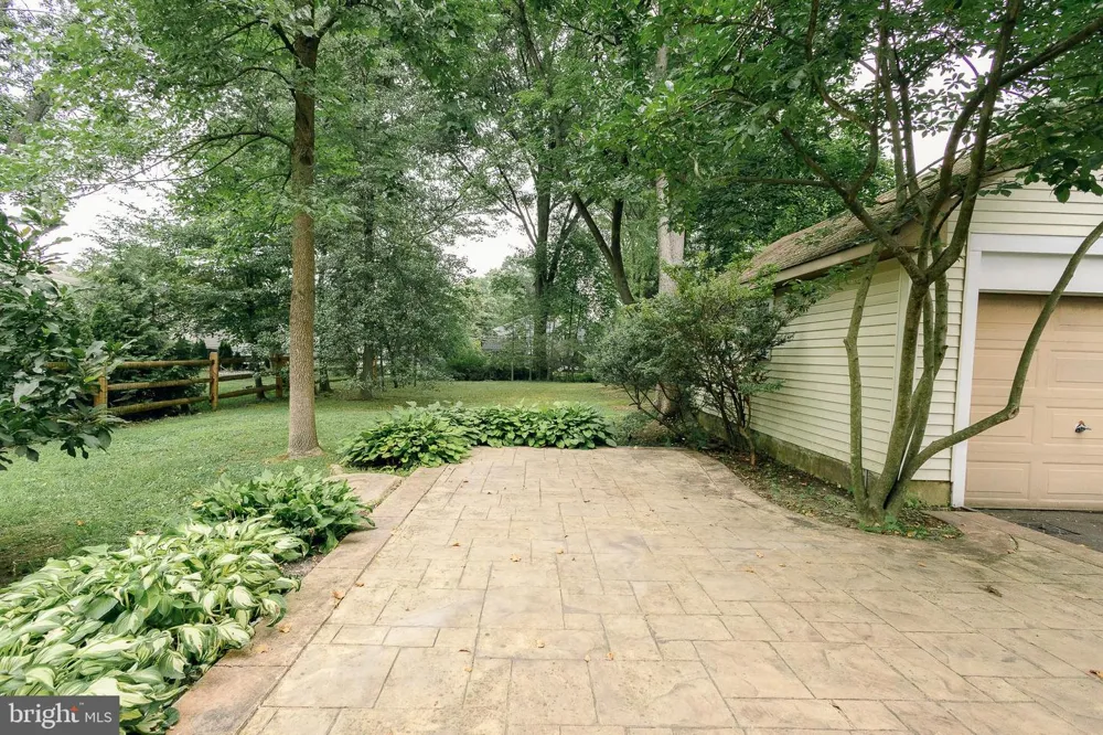 407 S WASHINGTON AVENUE Moorestown, NJ 08057