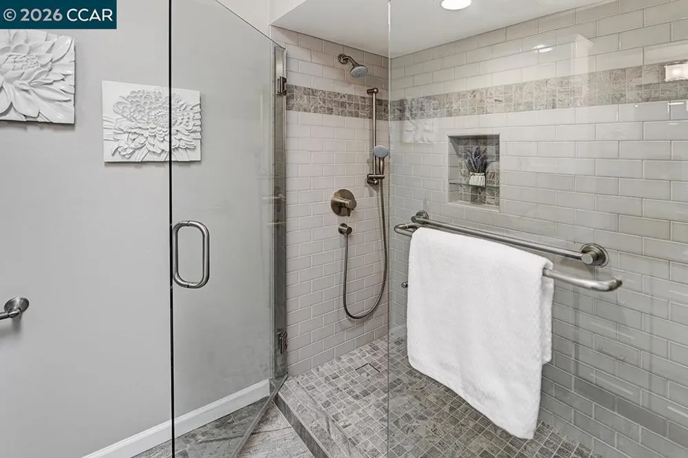 2301 Tice Creek Dr #5 Walnut Creek, CA 94595
