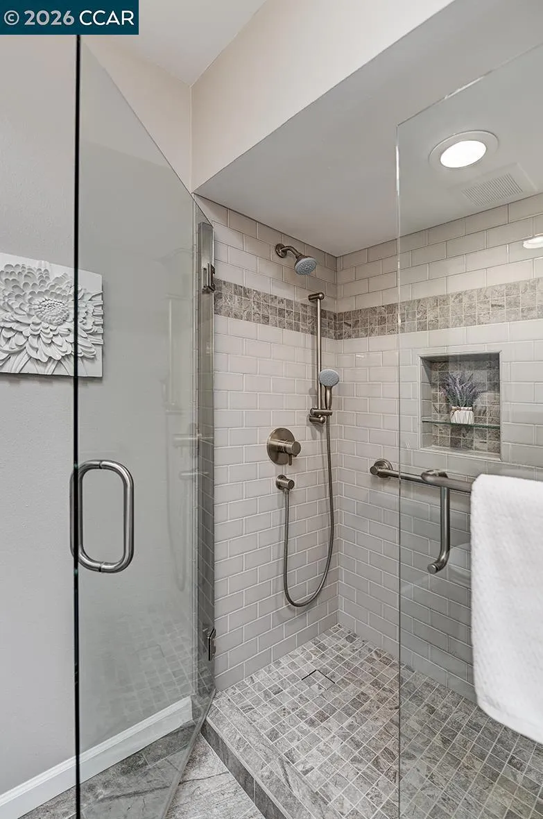 2301 Tice Creek Dr #5 Walnut Creek, CA 94595