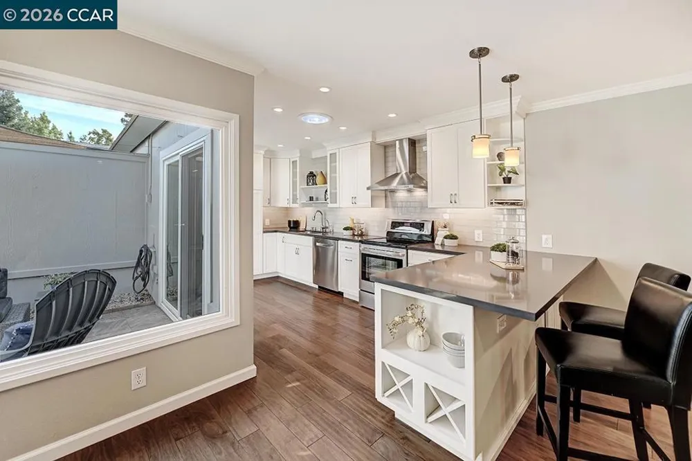 2301 Tice Creek Dr #5 Walnut Creek, CA 94595