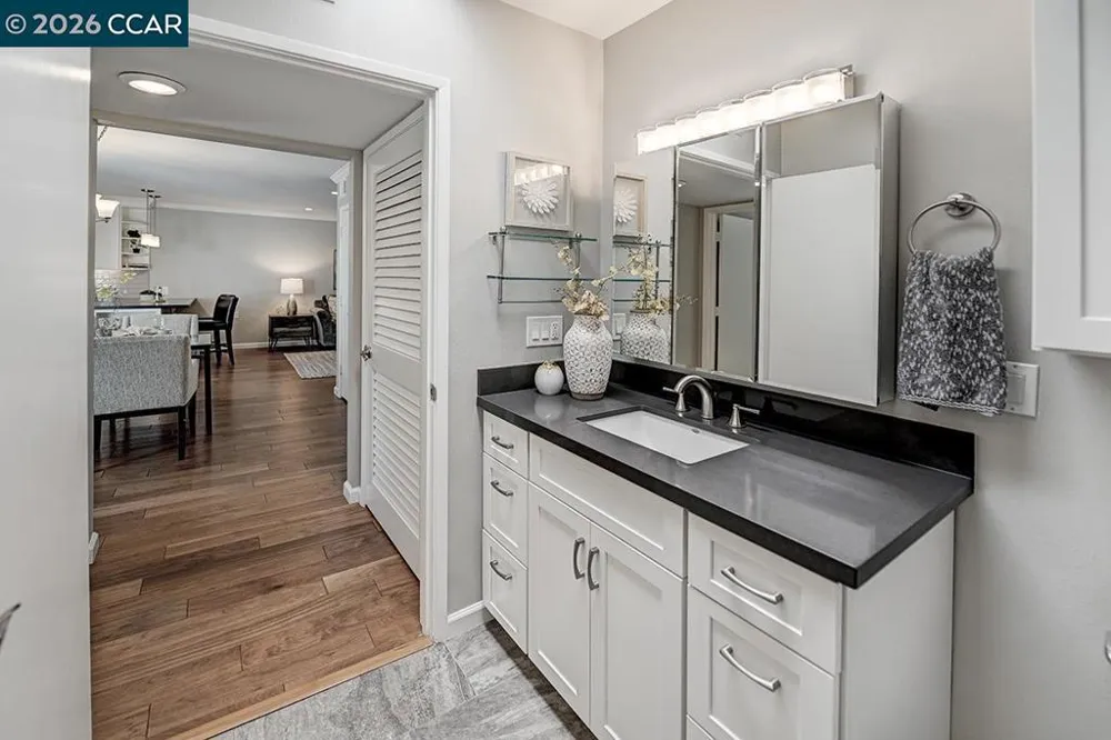 2301 Tice Creek Dr #5 Walnut Creek, CA 94595