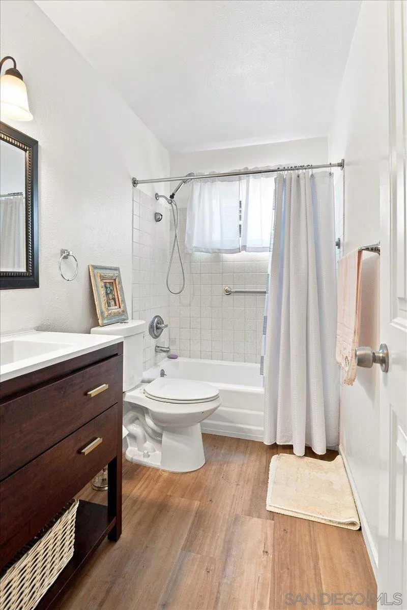 1325 5th St Imperial Beach, CA 91932