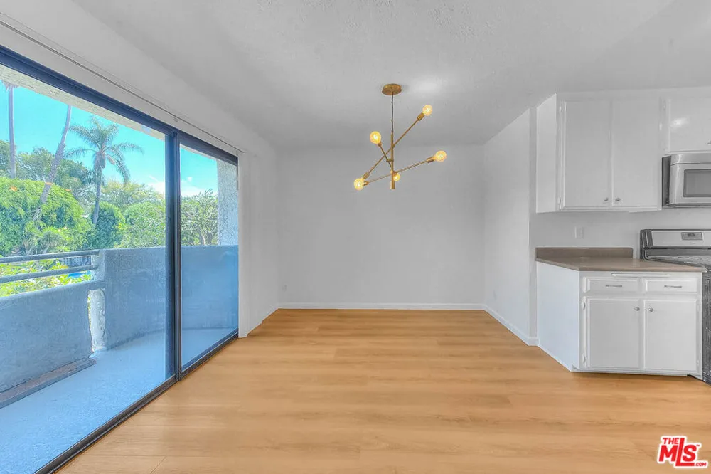 4311 Colfax Avenue #215 Studio City, CA 91604