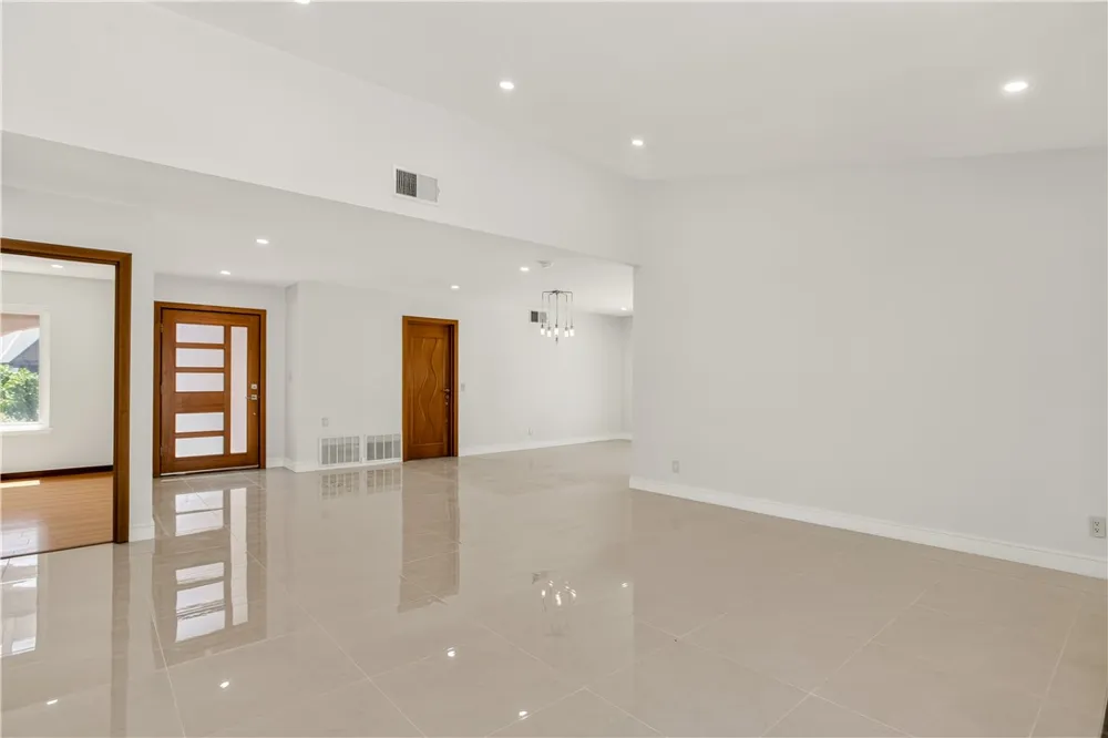 27301 Via Avila Mission Viejo, CA 92691