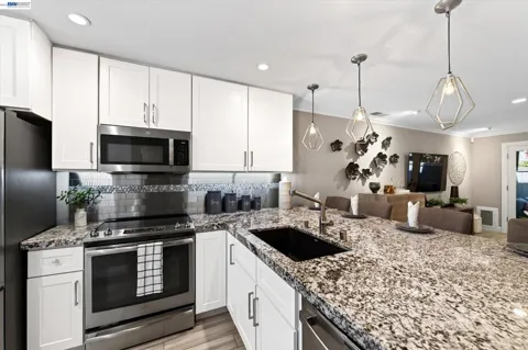 4125 Amberwood Cir