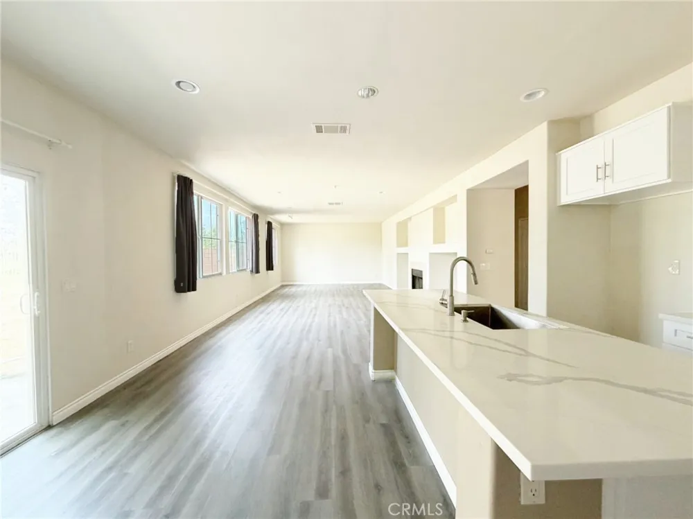 5833 Seminole Fontana, CA 92336