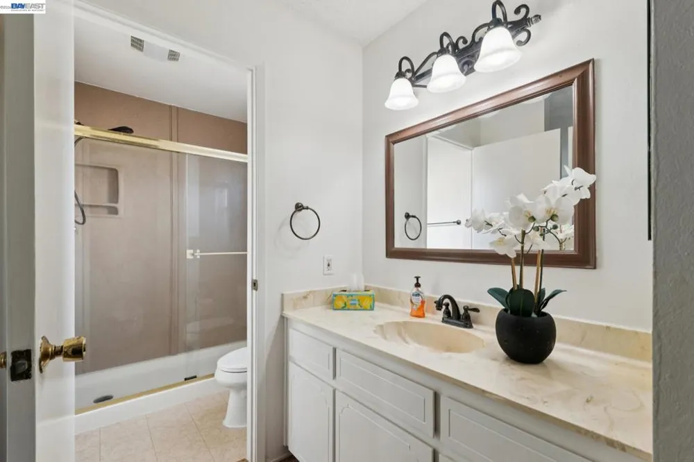 33136 Arizona Union City, CA 94587