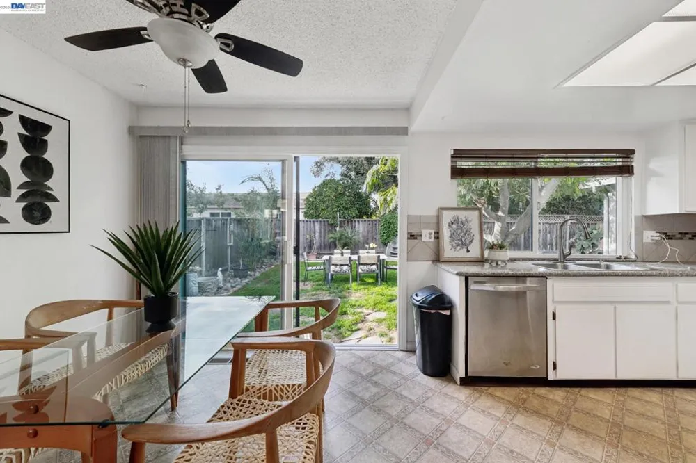 33136 Arizona Union City, CA 94587