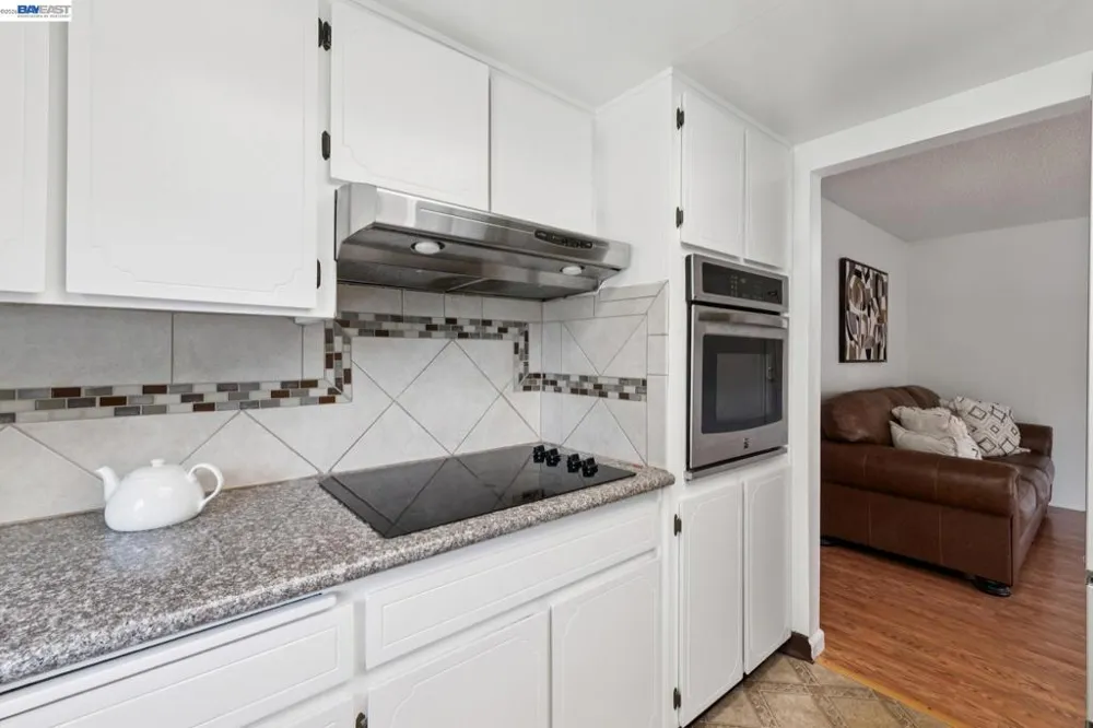 33136 Arizona Union City, CA 94587