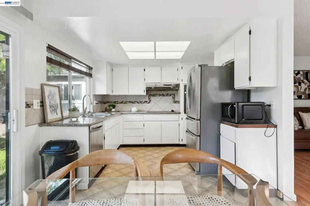 33136 Arizona Union City, CA 94587