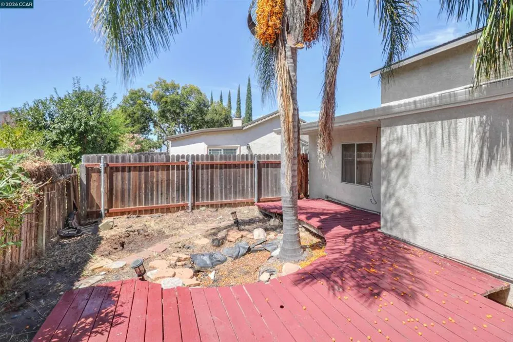 209 Cedar Rock Cir Sacramento, CA 95823