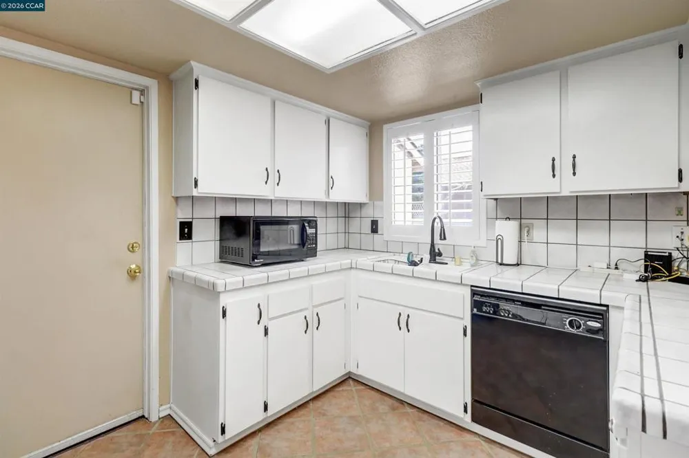 209 Cedar Rock Cir Sacramento, CA 95823
