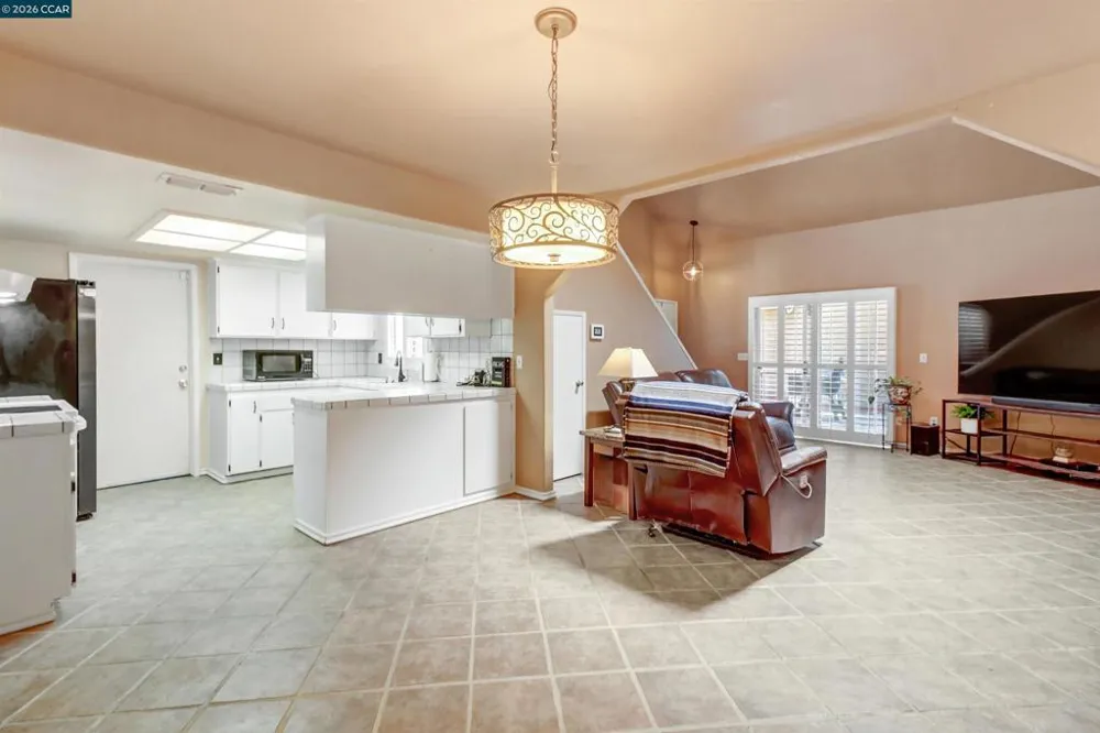 209 Cedar Rock Cir Sacramento, CA 95823